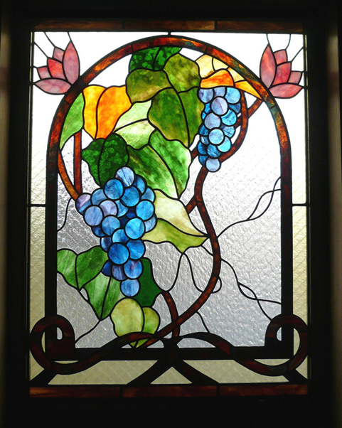 葡萄のデザインのステンドグラス
