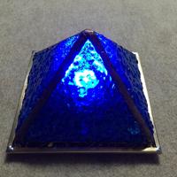 ブルーのピラミッド　ステンドグラス　オーダーメイド　新築のサムネイル